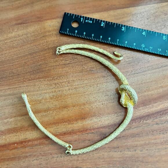 Beautiful Unsigned Vintage 1990's Gold Knot Statement Collar Necklace - Picture 5 of 11